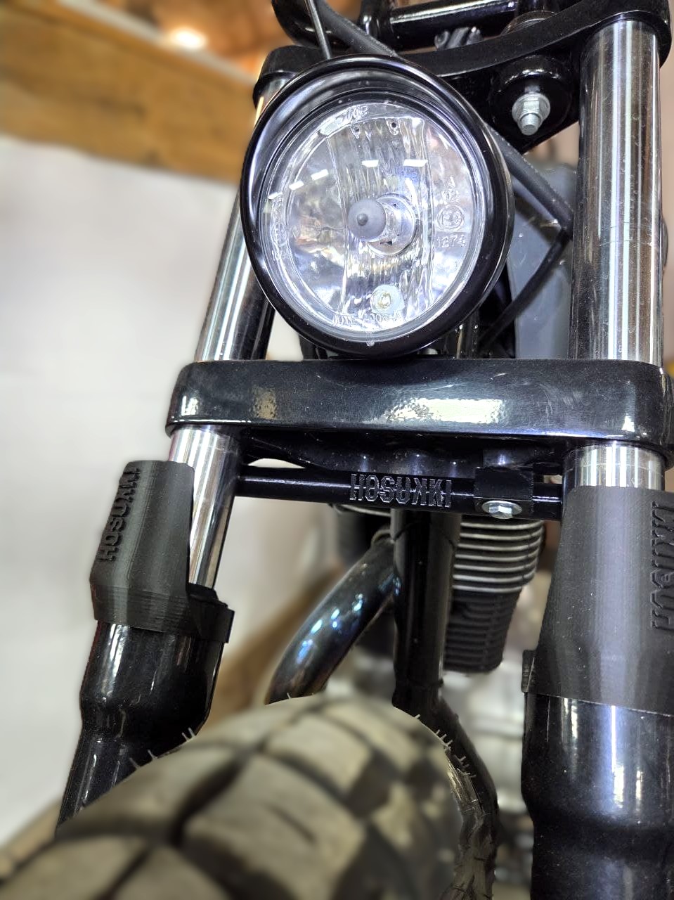 Blinkerhalter Suzuki LS650 Savage untere Gabelbrücke HOSUKKI – Bild 3