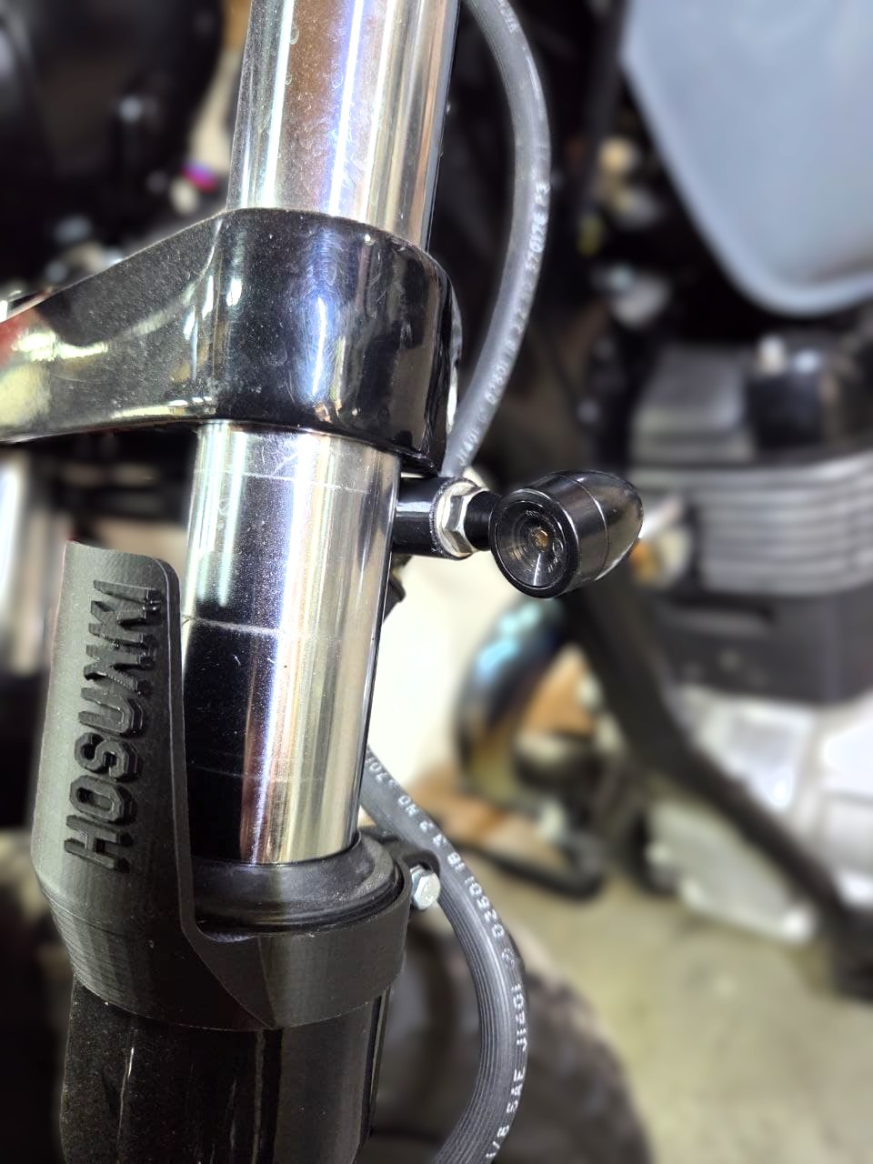 Blinkerhalter Suzuki LS650 Savage untere Gabelbrücke HOSUKKI – Bild 5