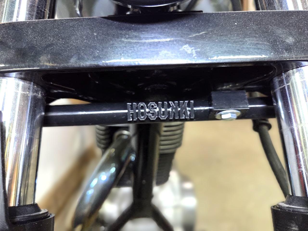 Blinkerhalter Suzuki LS650 Savage untere Gabelbrücke HOSUKKI – Bild 6